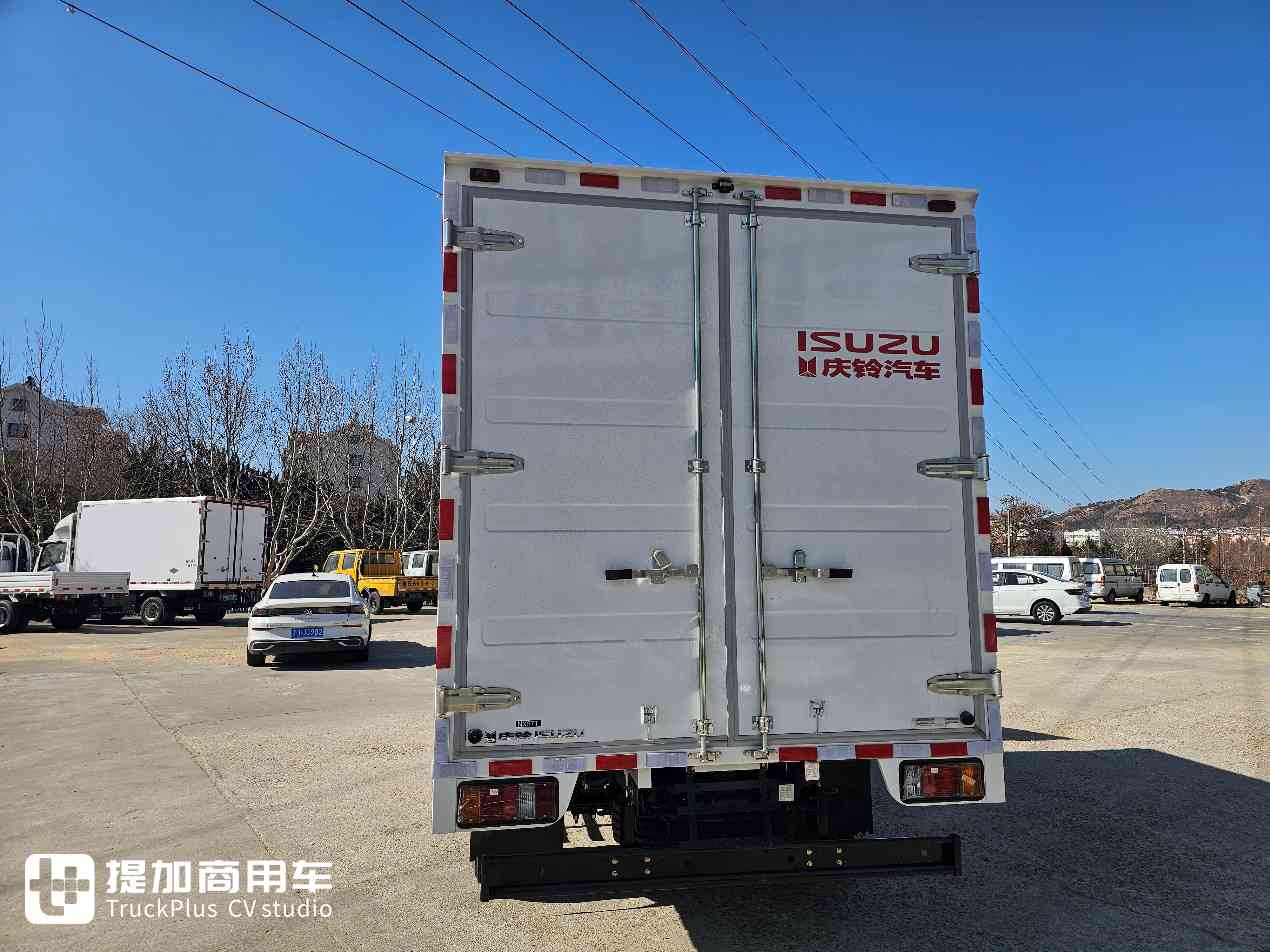 全新4KB1发动机,还有大屏内饰,庆铃五十铃KV100排半轻卡实拍 - 第15张 - 提加商用车网 全新4KB1发动机,还有大屏内饰,庆铃五十铃KV100排半轻卡实拍 - 第15张