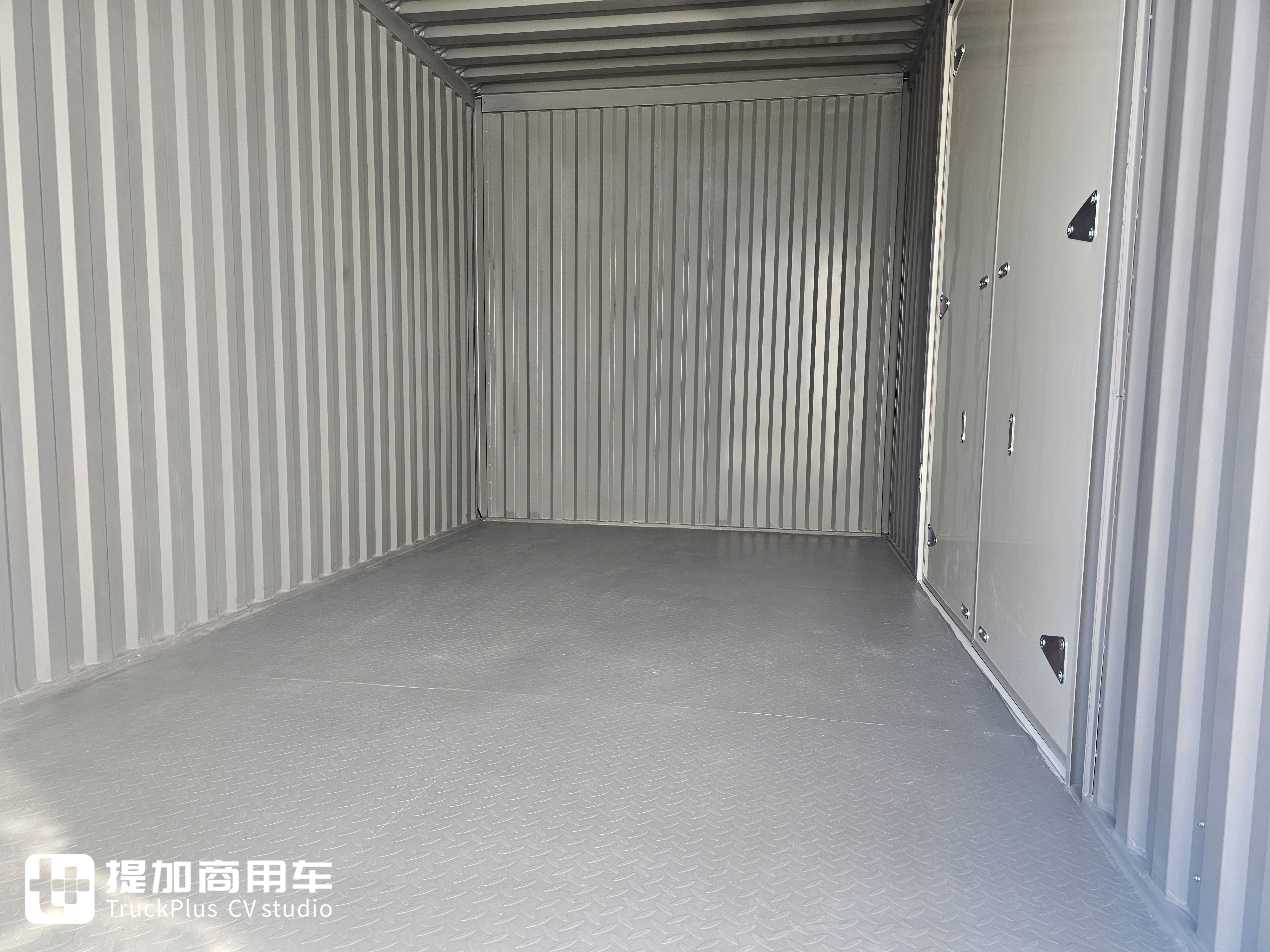 全新4KB1发动机,还有大屏内饰,庆铃五十铃KV100排半轻卡实拍 - 第16张 - 提加商用车网 全新4KB1发动机,还有大屏内饰,庆铃五十铃KV100排半轻卡实拍 - 第16张