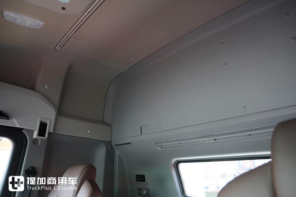 纯电重卡到底怎么样?实拍带你看25分钟完成补能,能跑400公里的江淮星耀X5纯电牵引车 - 第11张 - 提加商用车网 纯电重卡到底怎么样?实拍带你看25分钟完成补能,能跑400公里的江淮星耀X5纯电牵引车 - 第11张