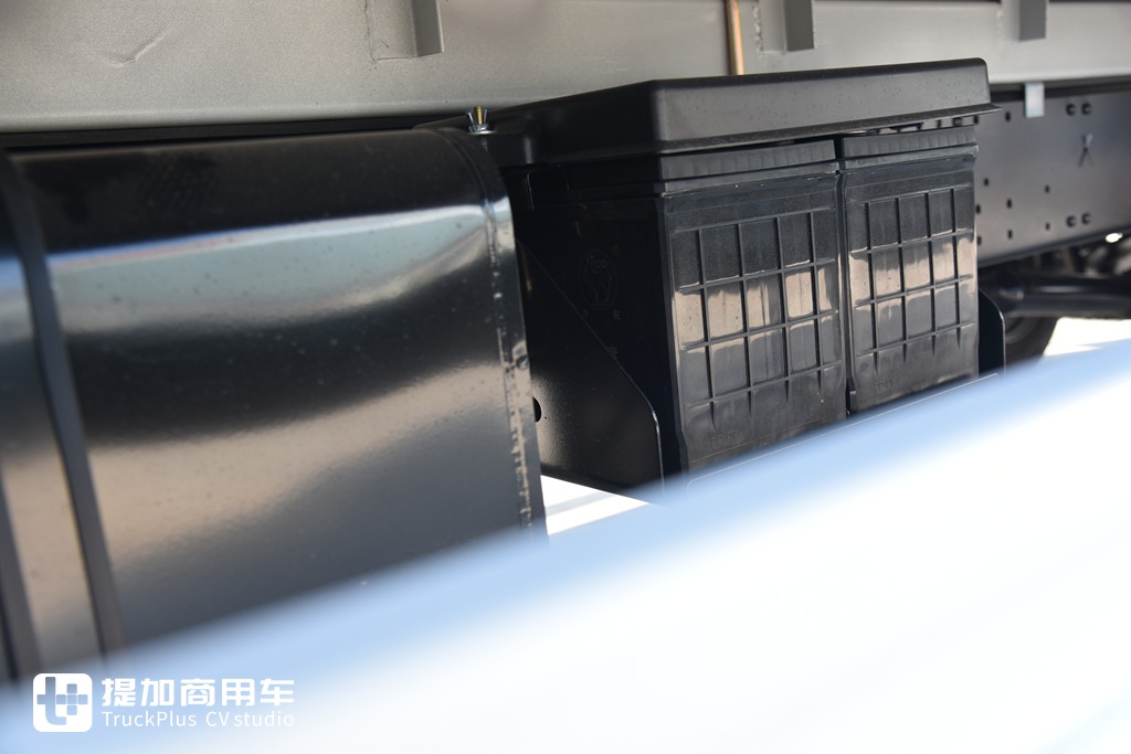 它是国内大轻卡的实力担当,最新款庆铃五十铃700P实拍评测 - 第12张 - 提加商用车网 它是国内大轻卡的实力担当,最新款庆铃五十铃700P实拍评测 - 第12张