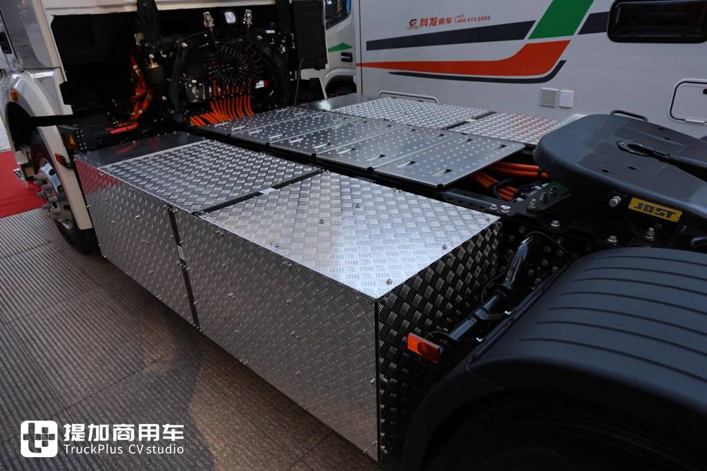 纯电重卡到底怎么样?实拍带你看25分钟完成补能,能跑400公里的江淮星耀X5纯电牵引车 - 第14张 - 提加商用车网 纯电重卡到底怎么样?实拍带你看25分钟完成补能,能跑400公里的江淮星耀X5纯电牵引车 - 第14张