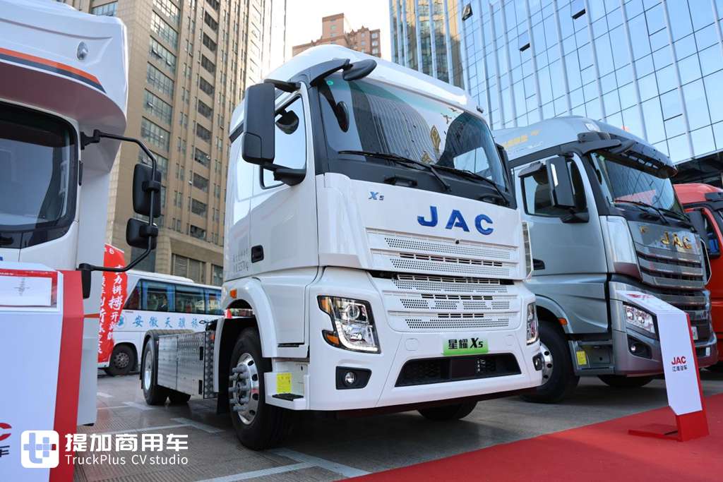 纯电重卡到底怎么样?实拍带你看25分钟完成补能,能跑400公里的江淮星耀X5纯电牵引车 - 第16张 - 提加商用车网 纯电重卡到底怎么样?实拍带你看25分钟完成补能,能跑400公里的江淮星耀X5纯电牵引车 - 第16张