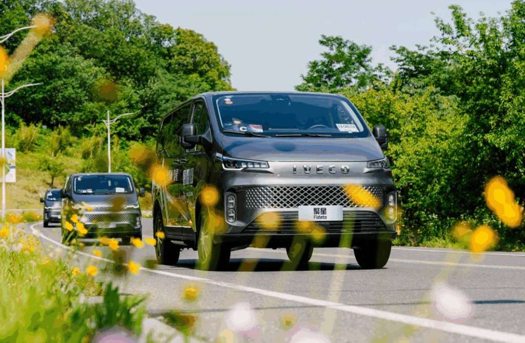 元宵节团圆日,一家人出行没有依维柯聚星怎么行? - 第2张 - 提加商用车网 元宵节团圆日,一家人出行没有依维柯聚星怎么行? - 第2张