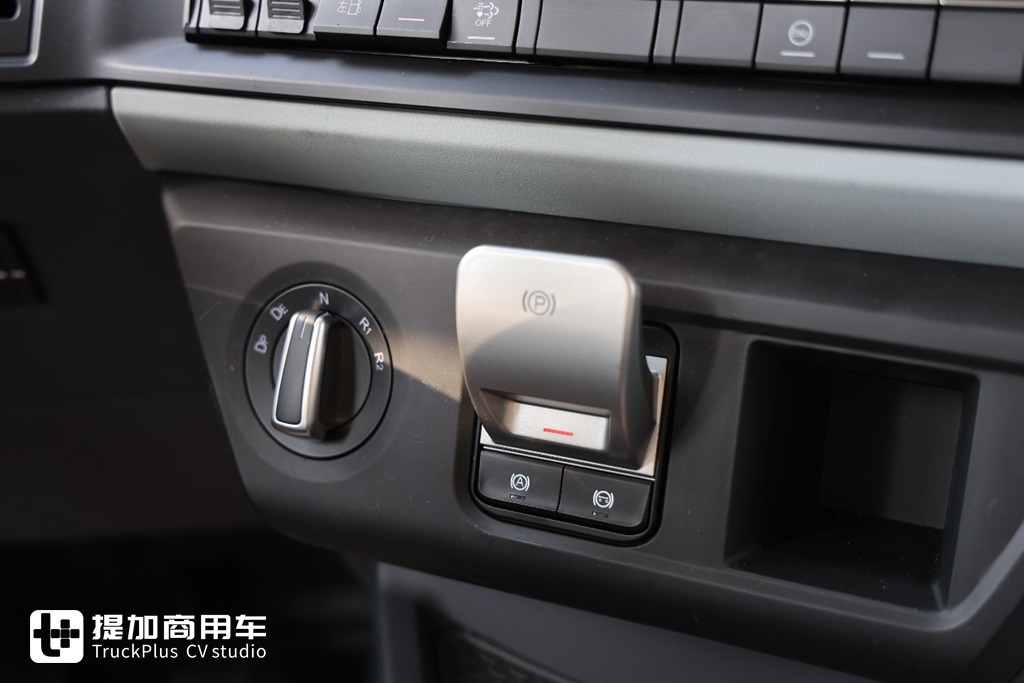 这是全新一代解放JH6牵引车,从里到外全面大提升,注定又是爆款车型? - 第21张 - 提加商用车网 这是全新一代解放JH6牵引车,从里到外全面大提升,注定又是爆款车型? - 第21张
