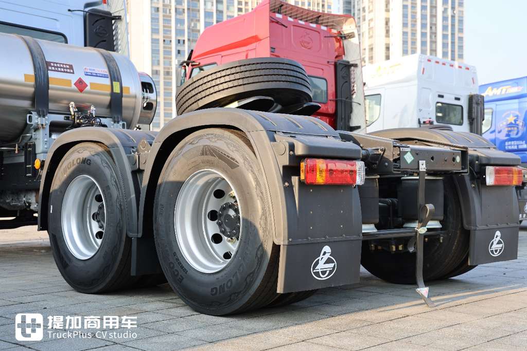 乘龙推出全新H7 Pro高端重卡，搭载康明斯15升燃气机和气囊悬挂，这配置可太高了 - 第4张