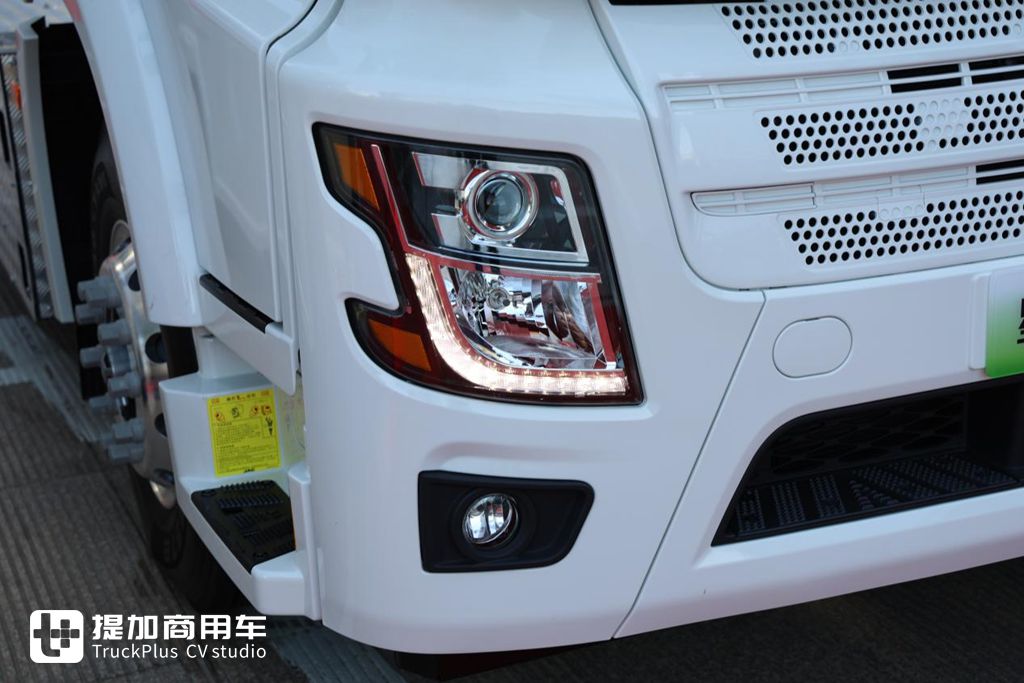 纯电重卡到底怎么样?实拍带你看25分钟完成补能,能跑400公里的江淮星耀X5纯电牵引车 - 第4张 - 提加商用车网 纯电重卡到底怎么样?实拍带你看25分钟完成补能,能跑400公里的江淮星耀X5纯电牵引车 - 第4张
