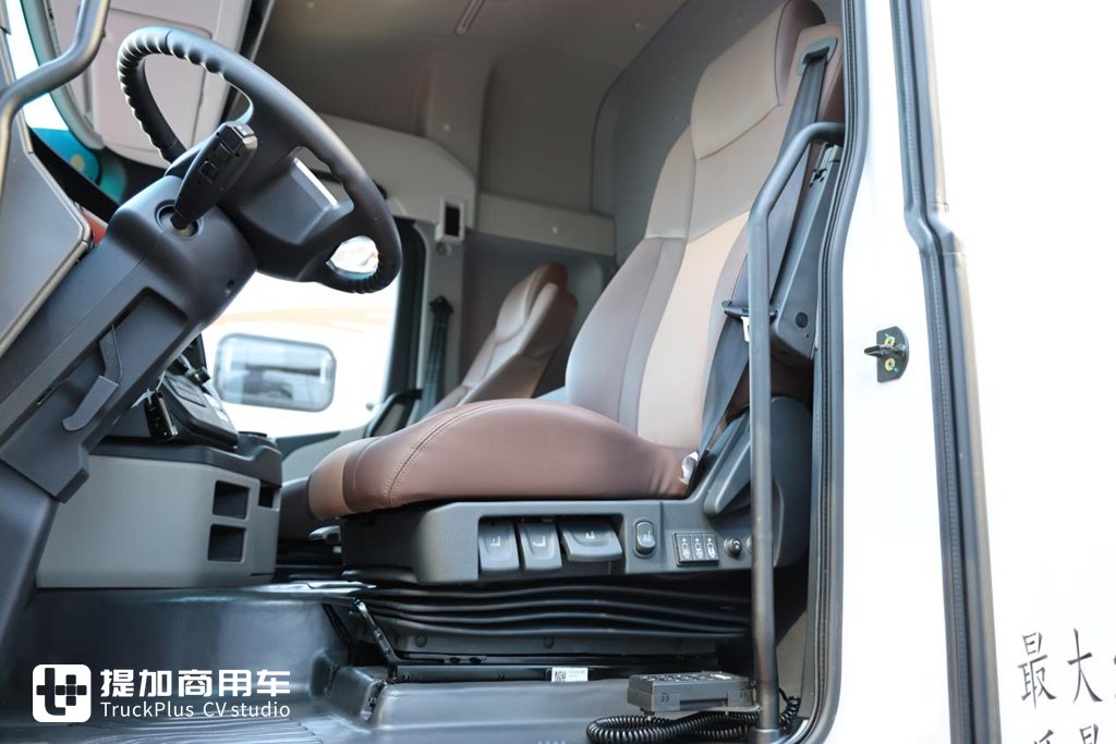 纯电重卡到底怎么样?实拍带你看25分钟完成补能,能跑400公里的江淮星耀X5纯电牵引车 - 第5张 - 提加商用车网 纯电重卡到底怎么样?实拍带你看25分钟完成补能,能跑400公里的江淮星耀X5纯电牵引车 - 第5张