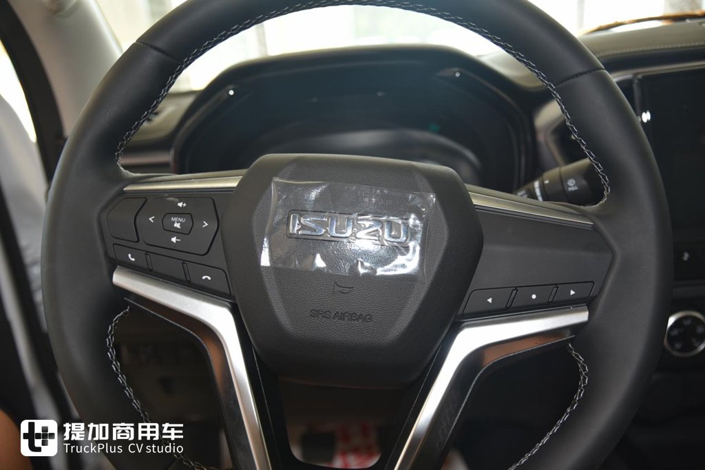 全能实力,越野与实用兼得,实拍带你看庆铃五十铃T30皮卡 - 第6张 - 提加商用车网 全能实力,越野与实用兼得,实拍带你看庆铃五十铃T30皮卡 - 第6张