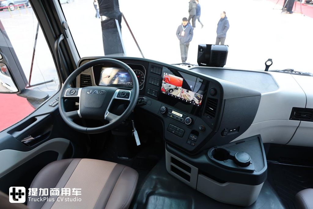 纯电重卡到底怎么样?实拍带你看25分钟完成补能,能跑400公里的江淮星耀X5纯电牵引车 - 第6张 - 提加商用车网 纯电重卡到底怎么样?实拍带你看25分钟完成补能,能跑400公里的江淮星耀X5纯电牵引车 - 第6张