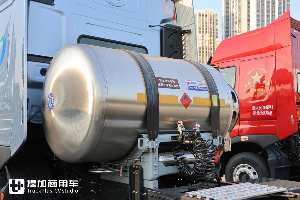 乘龙推出全新H7 Pro高端重卡，搭载康明斯15升燃气机和气囊悬挂，这配置可太高了 - 第7张