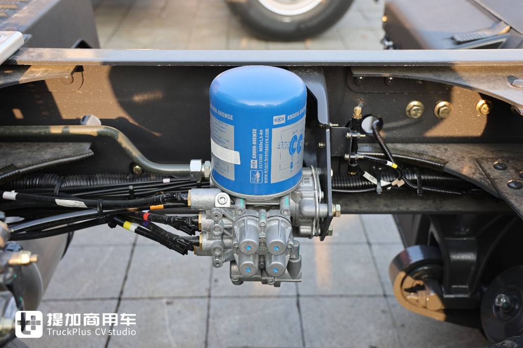 乘龙推出全新H7 Pro高端重卡，搭载康明斯15升燃气机和气囊悬挂，这配置可太高了 - 第9张