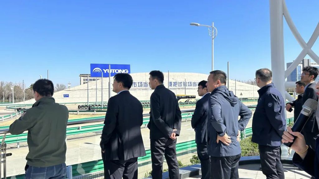 哈密市考察团莅临宇通重卡，共绘氢能零碳物流蓝图 - 第2张