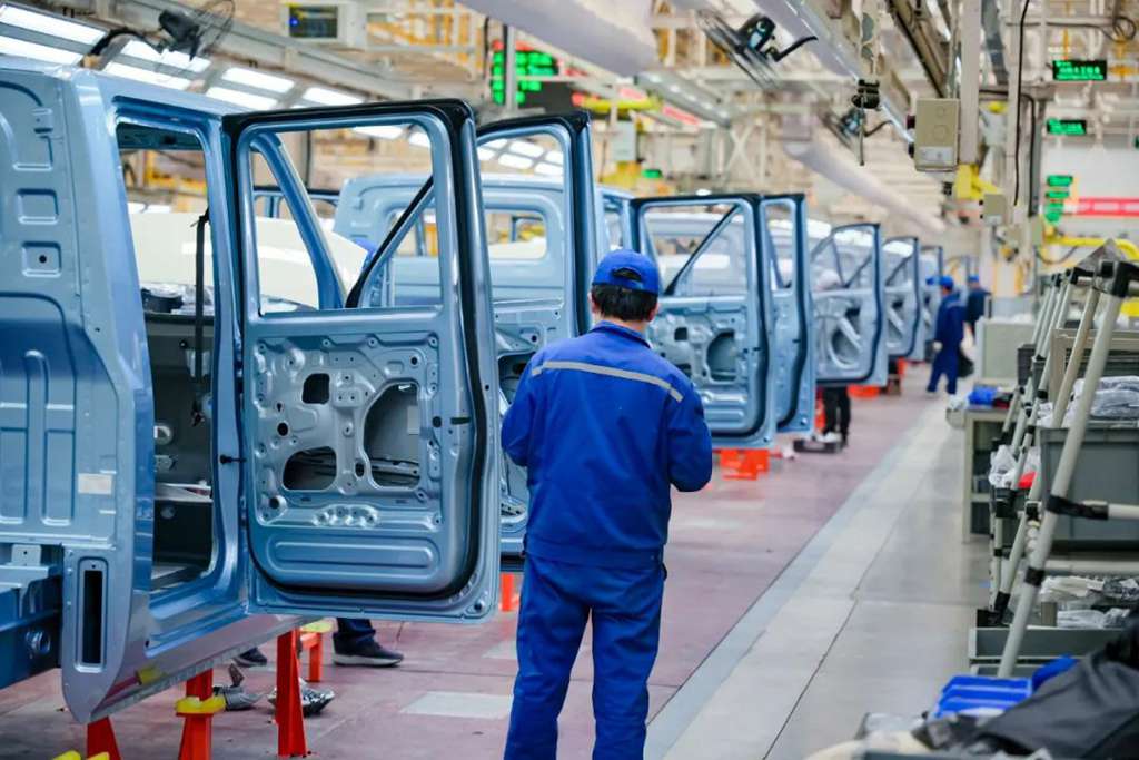 引领商用车新能源技术革新 时代汽车首款半固态电池卡车正式发布 - 第2张