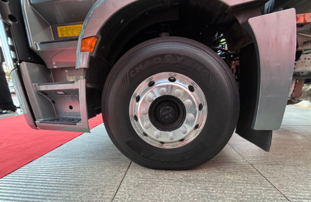 纵横南北,长途运输首选江淮跨越K7 6×4天然气牵引车! - 第2张 - 提加商用车网 纵横南北,长途运输首选江淮跨越K7 6×4天然气牵引车! - 第2张