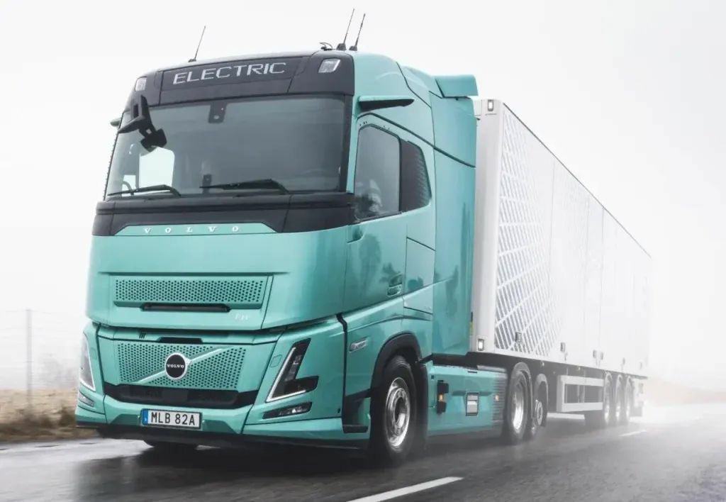 新款斯堪尼亚谍照再曝光,续航600公里沃尔沃电动重卡问世!本周欧美卡车行业新鲜事盘点 - 第2张 - 提加商用车网 新款斯堪尼亚谍照再曝光,续航600公里沃尔沃电动重卡问世!本周欧美卡车行业新鲜事盘点 - 第2张