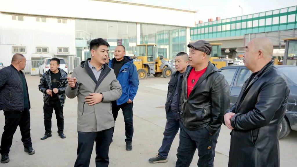 飞碟漫天飞财运满满 · 车友会：一场“车轮上的故事会”，燃爆草原！ - 第2张