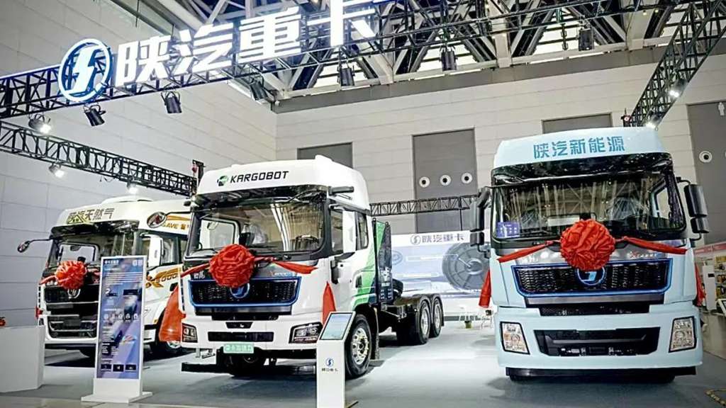智领商用车新航道 陕汽重卡&卡尔动力无人驾驶重卡闪耀2025西部制博会 - 第2张 - 提加商用车网 智领商用车新航道 陕汽重卡&卡尔动力无人驾驶重卡闪耀2025西部制博会 - 第2张