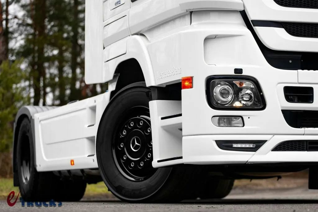 15年前的奔驰顶级旗舰!全球限量500台,奔驰Actros White Liner限量版卡车实拍 - 第12张 - 提加商用车网 15年前的奔驰顶级旗舰!全球限量500台,奔驰Actros White Liner限量版卡车实拍 - 第12张