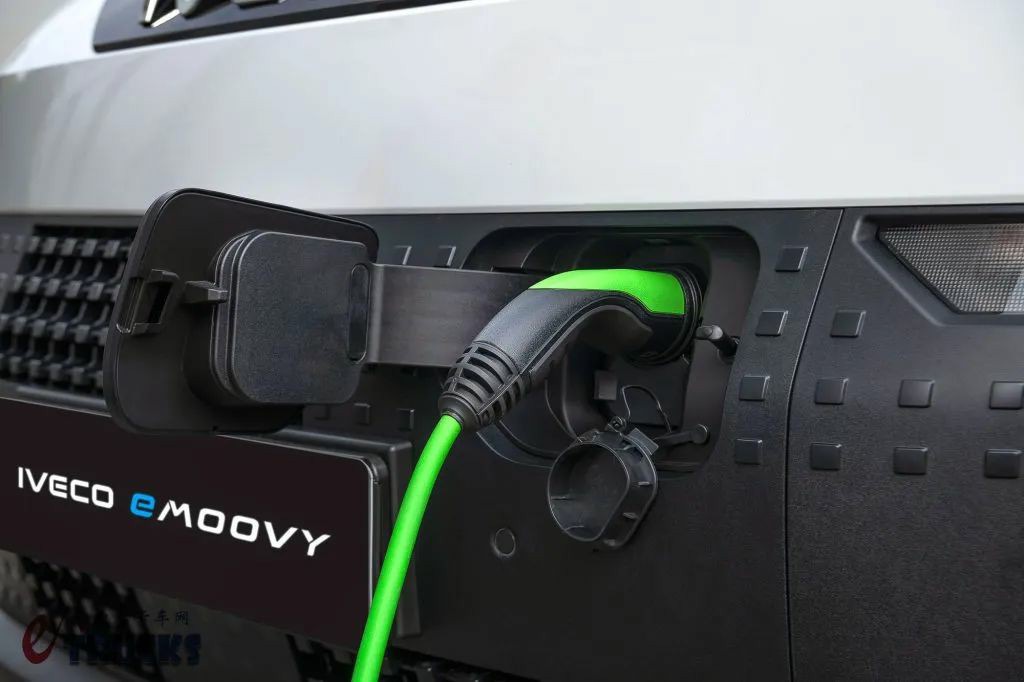 意大利+韩国混血，胖头鱼外观，依维柯eMoovy纯电动轻型商用车来袭，实力几何？ - 第12张