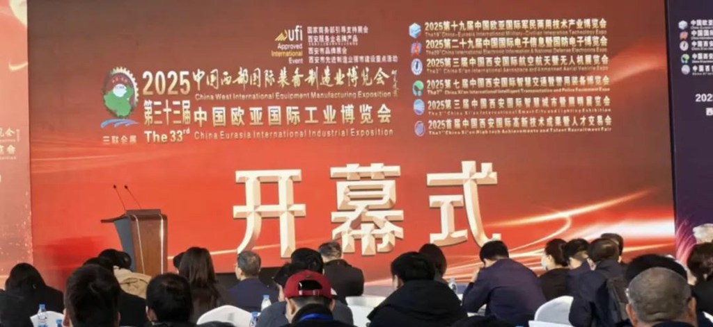 智领商用车新航道 陕汽重卡&卡尔动力无人驾驶重卡闪耀2025西部制博会 - 第1张 - 提加商用车网 智领商用车新航道 陕汽重卡&卡尔动力无人驾驶重卡闪耀2025西部制博会 - 第1张