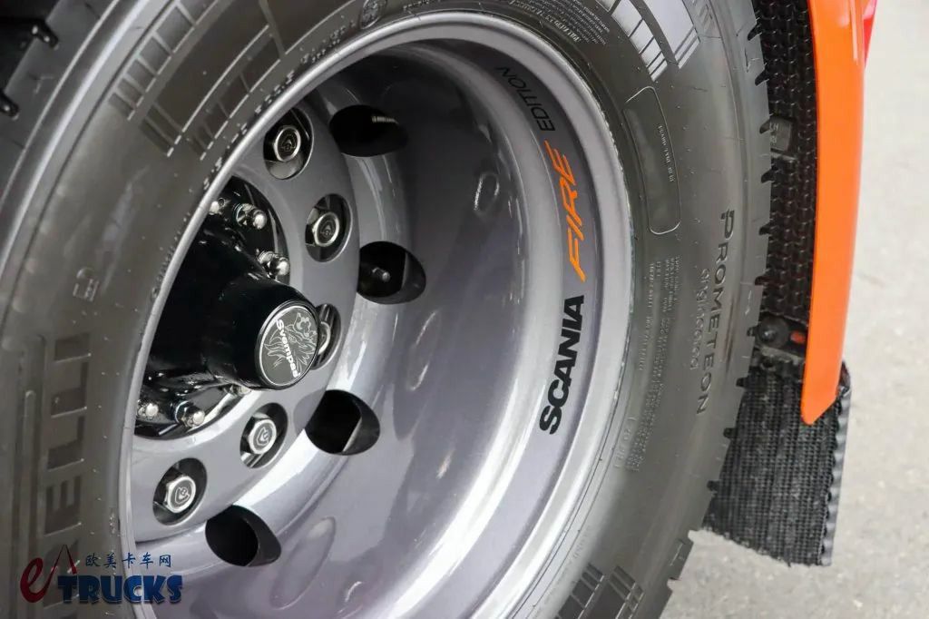 全球限量50台!凤凰般火红外观结合V8发动机,斯堪尼亚530 S Fire Edition限量版牵引车实拍 - 第16张 - 提加商用车网 全球限量50台!凤凰般火红外观结合V8发动机,斯堪尼亚530 S Fire Edition限量版牵引车实拍 - 第16张
