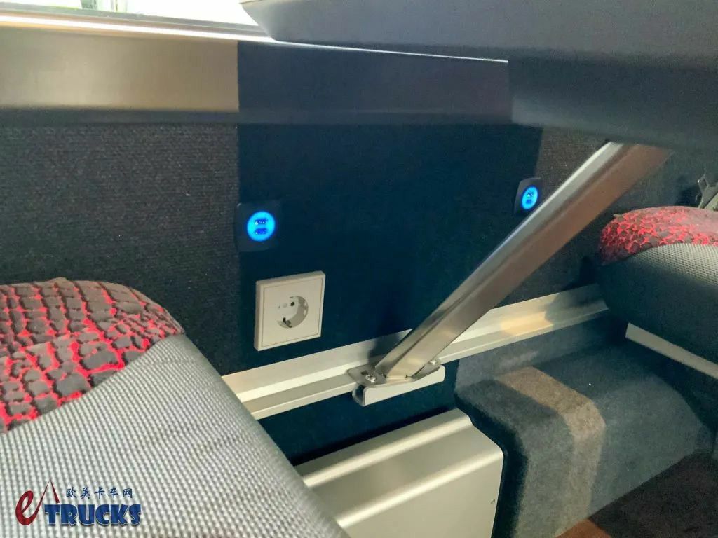 欧洲最豪华双层巴士之一，空间超大配置丰富，赛特拉S 531 DT双层豪华巴士实拍 - 第17张