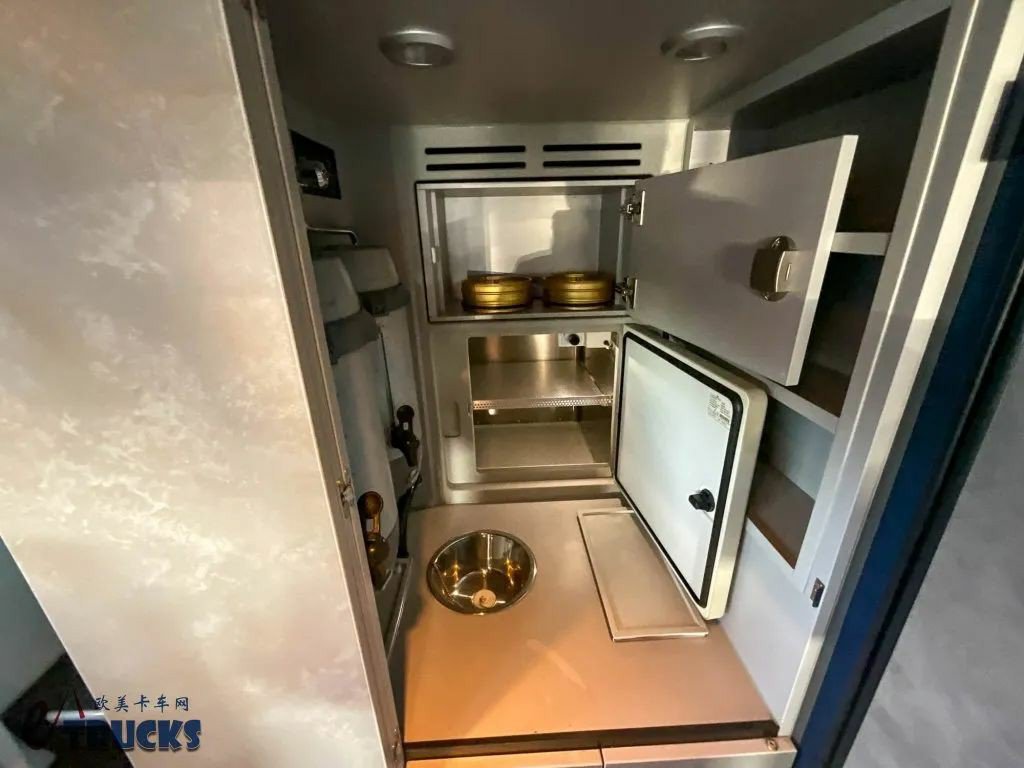 欧洲最豪华双层巴士之一，空间超大配置丰富，赛特拉S 531 DT双层豪华巴士实拍 - 第18张