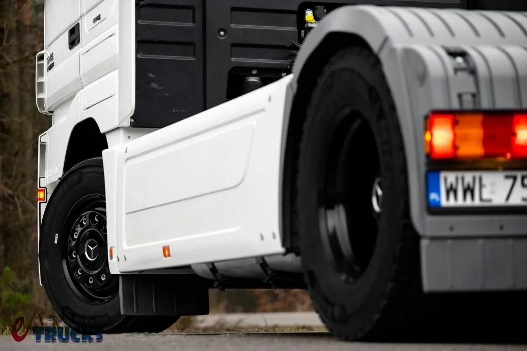 15年前的奔驰顶级旗舰!全球限量500台,奔驰Actros White Liner限量版卡车实拍 - 第18张 - 提加商用车网 15年前的奔驰顶级旗舰!全球限量500台,奔驰Actros White Liner限量版卡车实拍 - 第18张