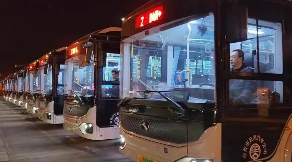 金龙新能源公交车在湖南吉首正式投入运营! - 第1张 - 提加商用车网 金龙新能源公交车在湖南吉首正式投入运营! - 第1张