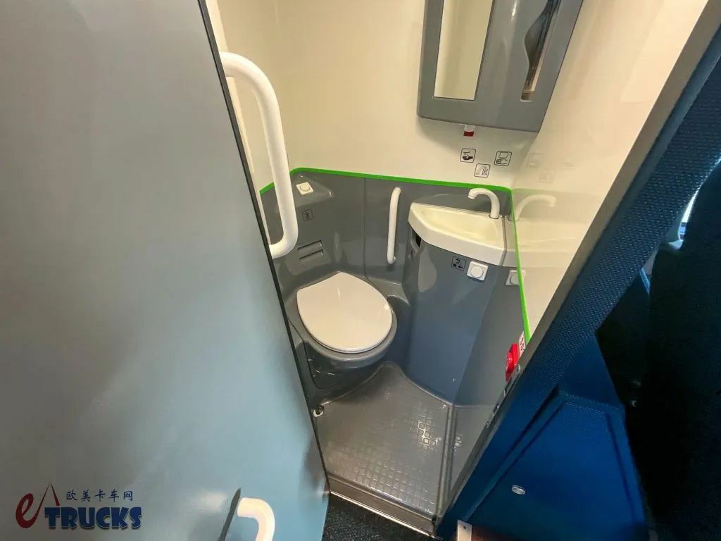 欧洲最豪华双层巴士之一，空间超大配置丰富，赛特拉S 531 DT双层豪华巴士实拍 - 第19张