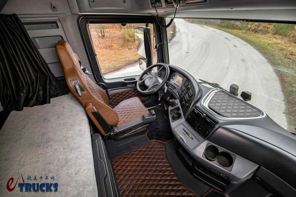 15年前的奔驰顶级旗舰!全球限量500台,奔驰Actros White Liner限量版卡车实拍 - 第19张 - 提加商用车网 15年前的奔驰顶级旗舰!全球限量500台,奔驰Actros White Liner限量版卡车实拍 - 第19张