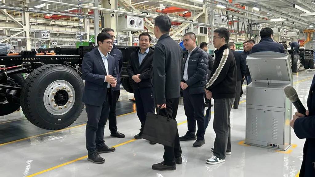 哈密市考察团莅临宇通重卡，共绘氢能零碳物流蓝图 - 第1张