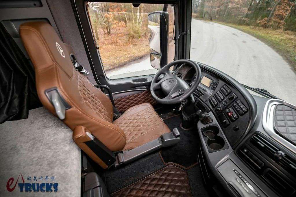 15年前的奔驰顶级旗舰!全球限量500台,奔驰Actros White Liner限量版卡车实拍 - 第20张 - 提加商用车网 15年前的奔驰顶级旗舰!全球限量500台,奔驰Actros White Liner限量版卡车实拍 - 第20张