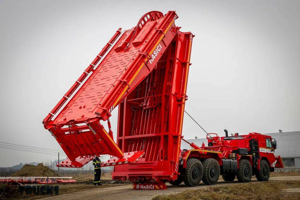 风冷V8柴油机+强悍越野性能,灾难开路急先锋!太脱拉Force 8×8架桥车了解一下 - 第20张 - 提加商用车网 风冷V8柴油机+强悍越野性能,灾难开路急先锋!太脱拉Force 8×8架桥车了解一下 - 第20张