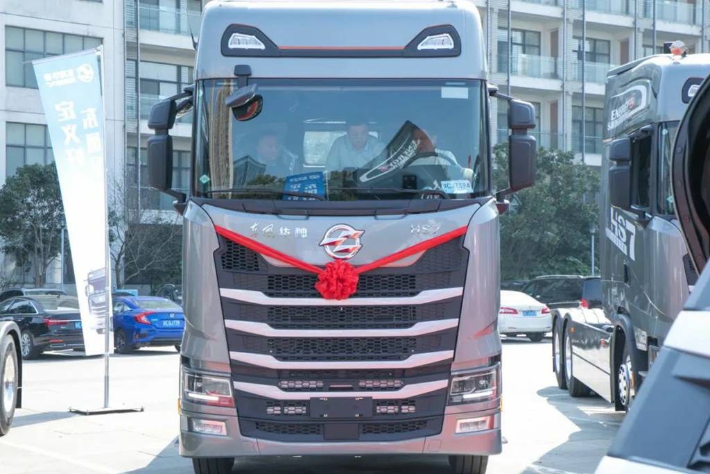 二月二龙抬头,华神HS7驭势而来,苏州首秀开启智驾新纪元 - 第3张 - 提加商用车网 二月二龙抬头,华神HS7驭势而来,苏州首秀开启智驾新纪元 - 第3张