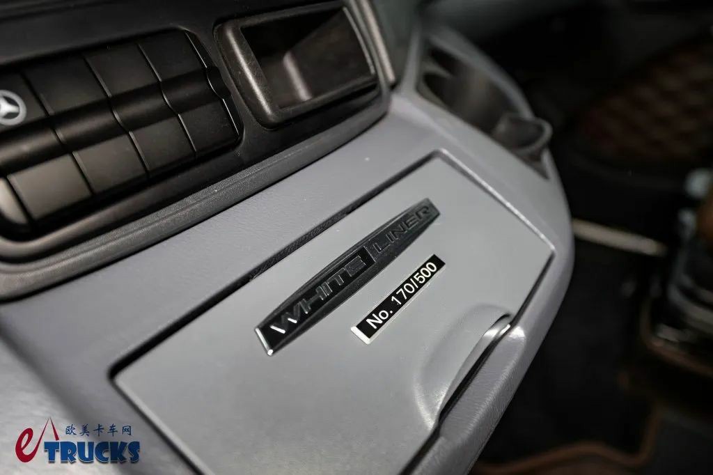 15年前的奔驰顶级旗舰!全球限量500台,奔驰Actros White Liner限量版卡车实拍 - 第21张 - 提加商用车网 15年前的奔驰顶级旗舰!全球限量500台,奔驰Actros White Liner限量版卡车实拍 - 第21张