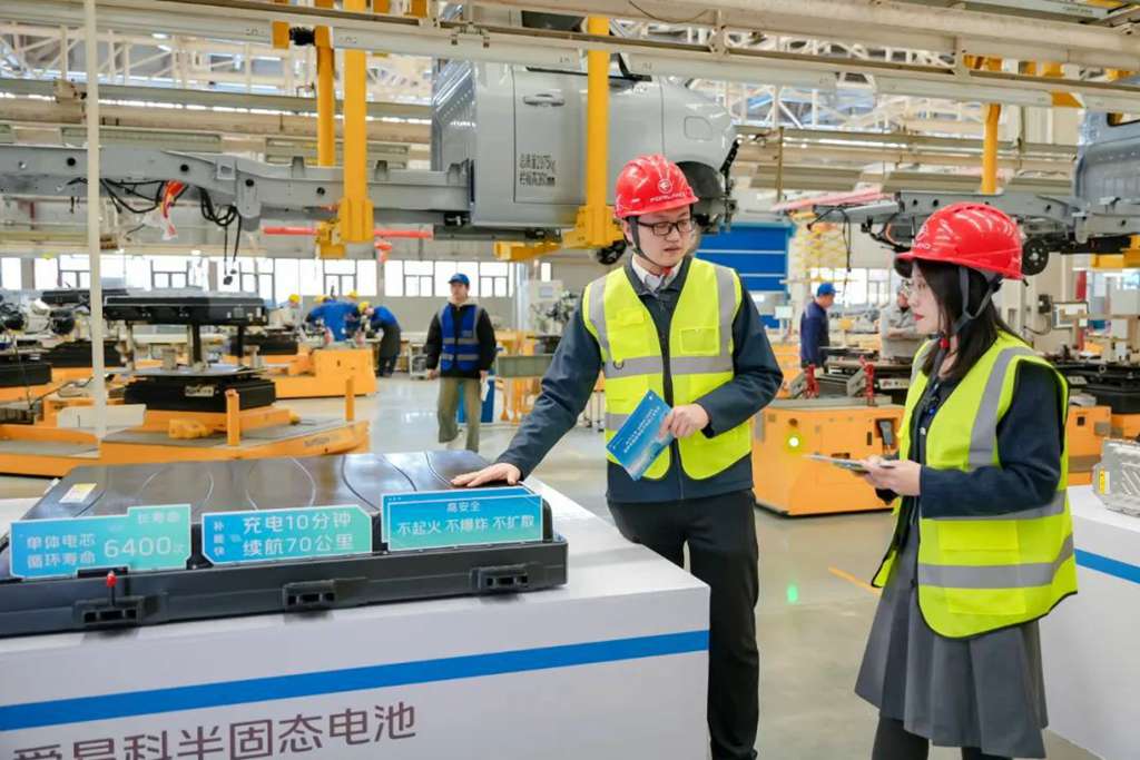 引领商用车新能源技术革新 时代汽车首款半固态电池卡车正式发布 - 第4张