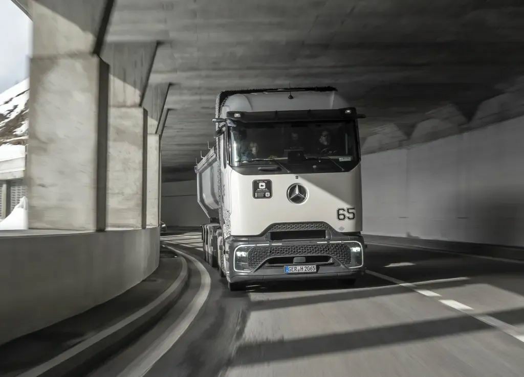 新款斯堪尼亚谍照再曝光,续航600公里沃尔沃电动重卡问世!本周欧美卡车行业新鲜事盘点 - 第4张 - 提加商用车网 新款斯堪尼亚谍照再曝光,续航600公里沃尔沃电动重卡问世!本周欧美卡车行业新鲜事盘点 - 第4张