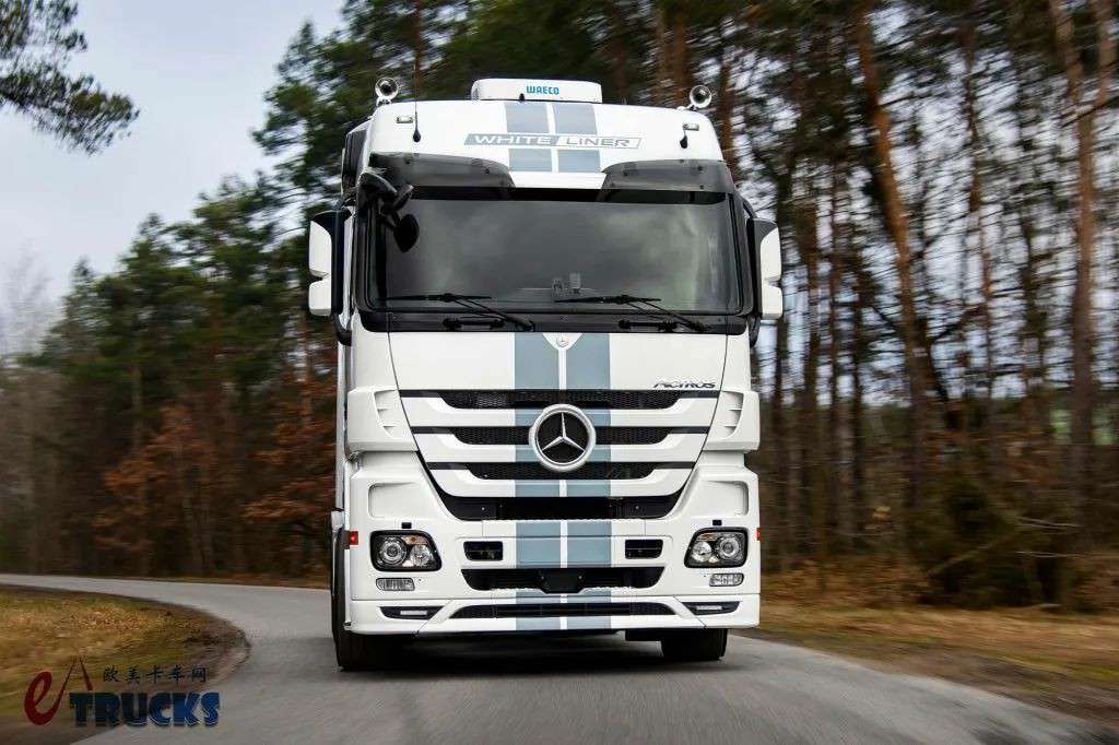 15年前的奔驰顶级旗舰!全球限量500台,奔驰Actros White Liner限量版卡车实拍 - 第4张 - 提加商用车网 15年前的奔驰顶级旗舰!全球限量500台,奔驰Actros White Liner限量版卡车实拍 - 第4张