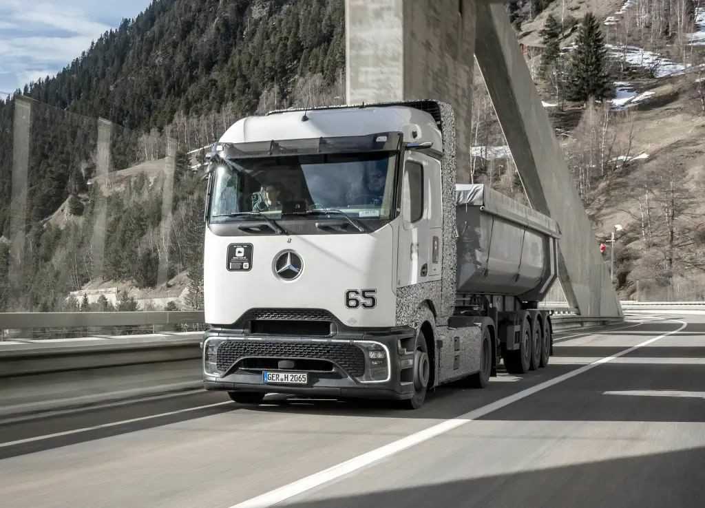 新款斯堪尼亚谍照再曝光,续航600公里沃尔沃电动重卡问世!本周欧美卡车行业新鲜事盘点 - 第5张 - 提加商用车网 新款斯堪尼亚谍照再曝光,续航600公里沃尔沃电动重卡问世!本周欧美卡车行业新鲜事盘点 - 第5张