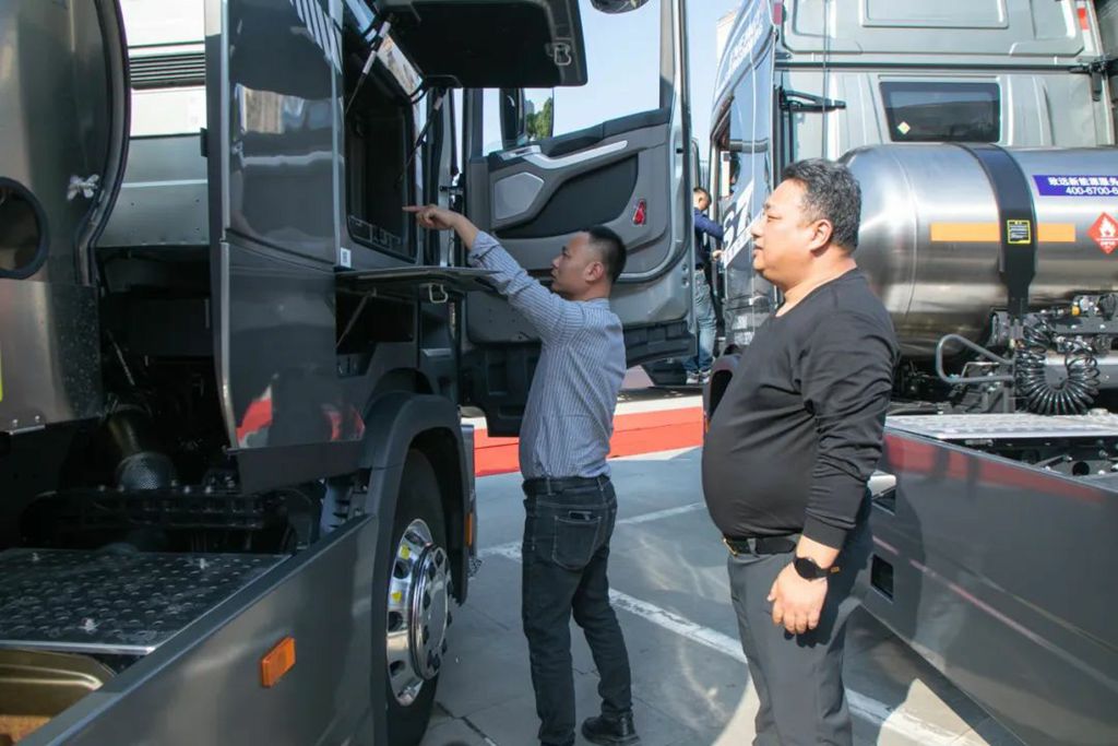 二月二龙抬头,华神HS7驭势而来,苏州首秀开启智驾新纪元 - 第5张 - 提加商用车网 二月二龙抬头,华神HS7驭势而来,苏州首秀开启智驾新纪元 - 第5张