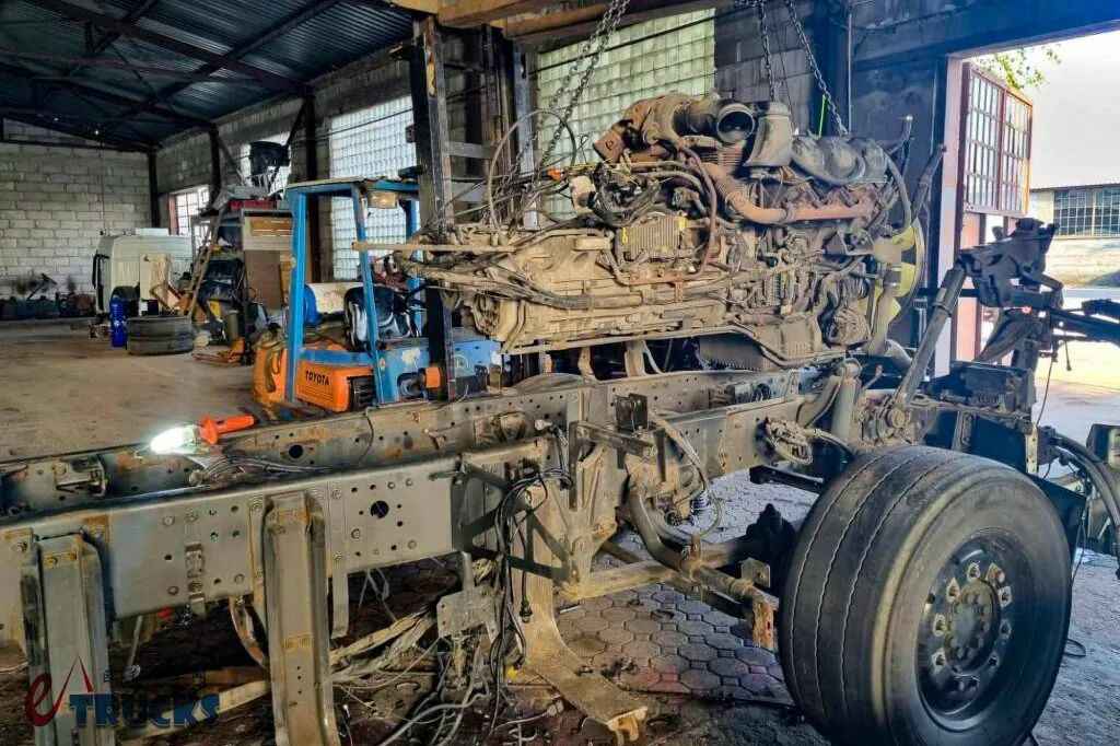 15年前的奔驰顶级旗舰!全球限量500台,奔驰Actros White Liner限量版卡车实拍 - 第5张 - 提加商用车网 15年前的奔驰顶级旗舰!全球限量500台,奔驰Actros White Liner限量版卡车实拍 - 第5张