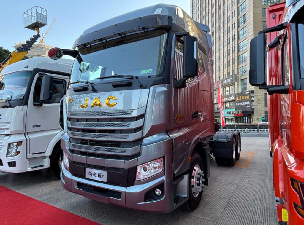 纵横南北,长途运输首选江淮跨越K7 6×4天然气牵引车! - 第5张 - 提加商用车网 纵横南北,长途运输首选江淮跨越K7 6×4天然气牵引车! - 第5张