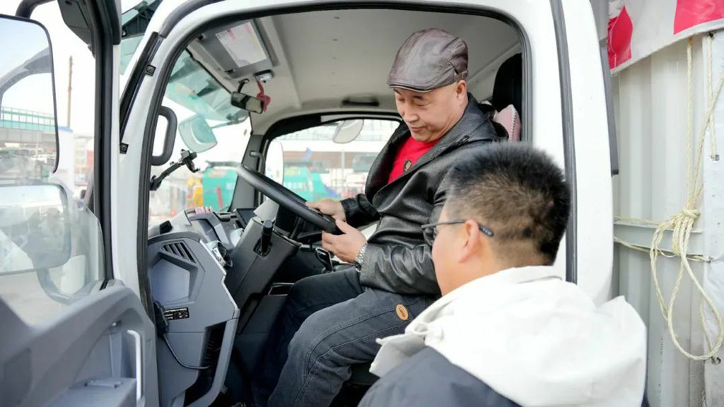 飞碟漫天飞财运满满 · 车友会：一场“车轮上的故事会”，燃爆草原！ - 第6张