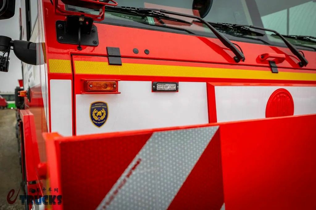 风冷V8柴油机+强悍越野性能,灾难开路急先锋!太脱拉Force 8×8架桥车了解一下 - 第6张 - 提加商用车网 风冷V8柴油机+强悍越野性能,灾难开路急先锋!太脱拉Force 8×8架桥车了解一下 - 第6张