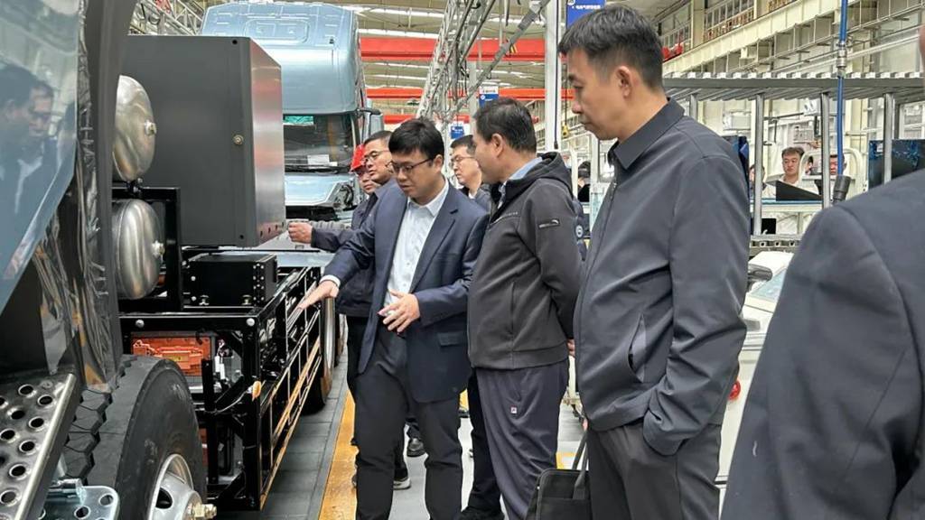 哈密市考察团莅临宇通重卡，共绘氢能零碳物流蓝图 - 第6张