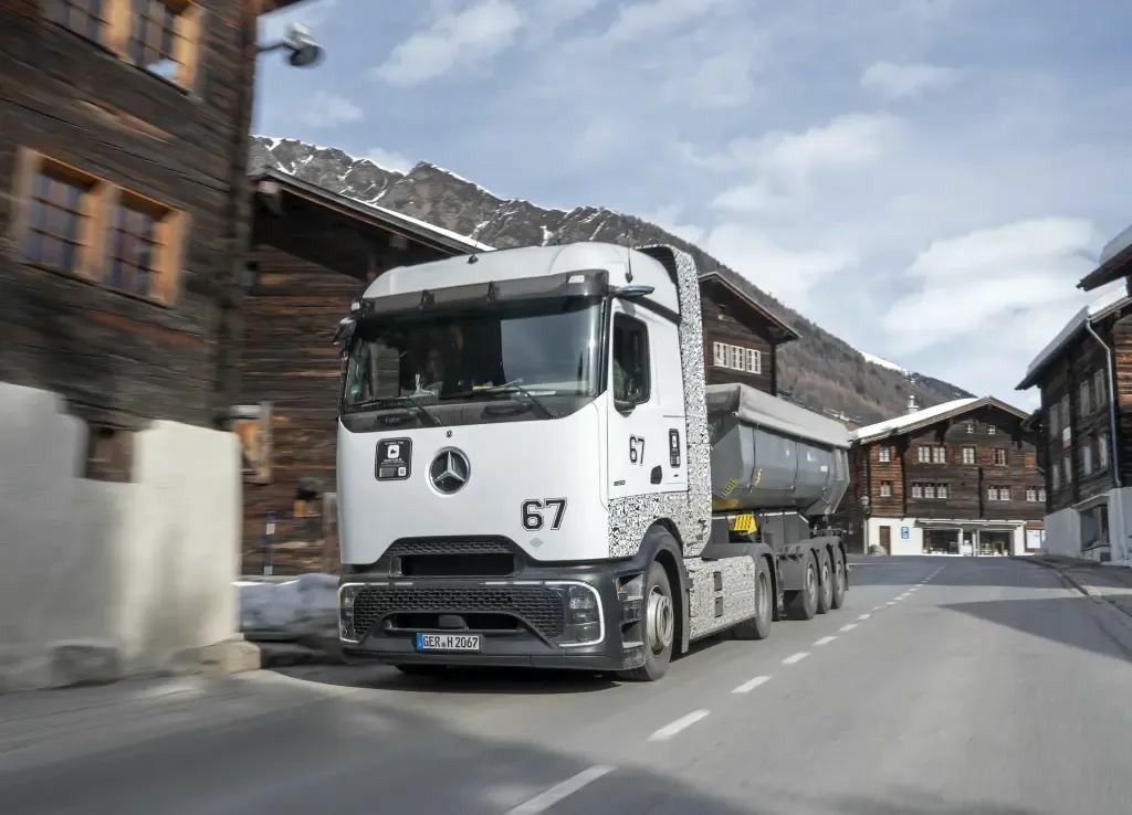 新款斯堪尼亚谍照再曝光,续航600公里沃尔沃电动重卡问世!本周欧美卡车行业新鲜事盘点 - 第6张 - 提加商用车网 新款斯堪尼亚谍照再曝光,续航600公里沃尔沃电动重卡问世!本周欧美卡车行业新鲜事盘点 - 第6张