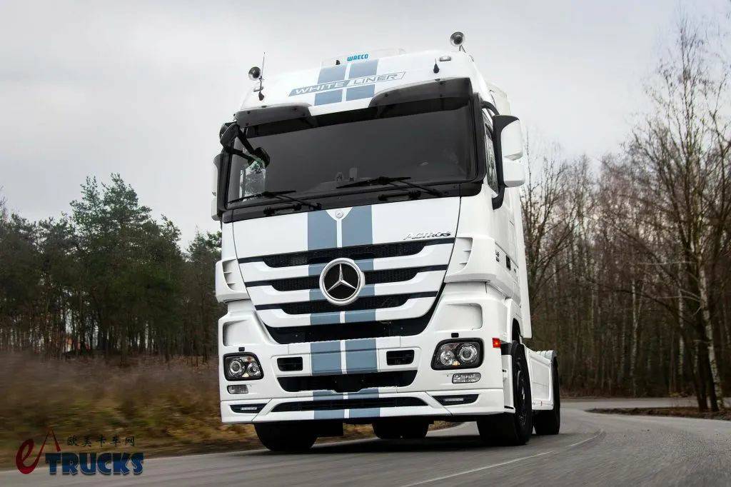 15年前的奔驰顶级旗舰!全球限量500台,奔驰Actros White Liner限量版卡车实拍 - 第7张 - 提加商用车网 15年前的奔驰顶级旗舰!全球限量500台,奔驰Actros White Liner限量版卡车实拍 - 第7张