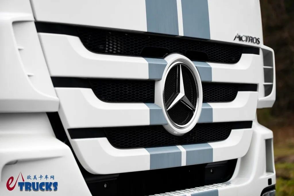 15年前的奔驰顶级旗舰!全球限量500台,奔驰Actros White Liner限量版卡车实拍 - 第9张 - 提加商用车网 15年前的奔驰顶级旗舰!全球限量500台,奔驰Actros White Liner限量版卡车实拍 - 第9张