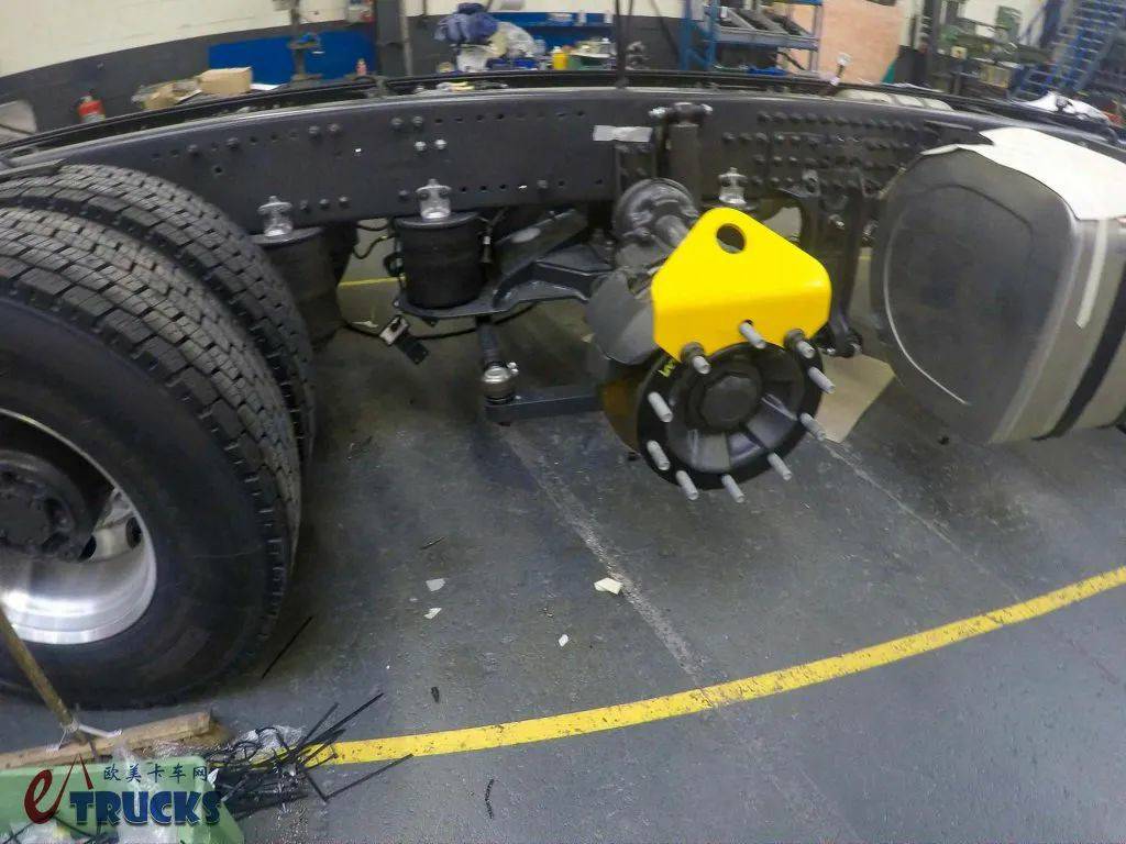 六轴12×4底盘，搭载375吨·米起重机，沃尔沃FH六轴吊车实拍 - 第9张